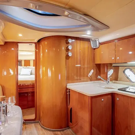 Confortable Y Lujoso Yate Deportivo Botel