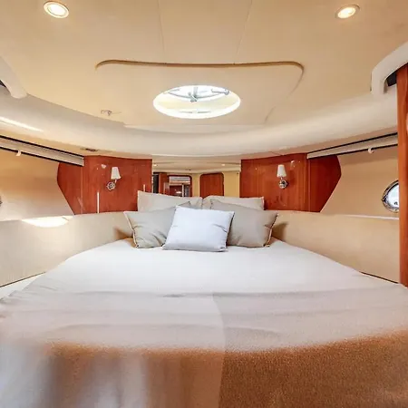 Botel Confortable Y Lujoso Yate Deportivo *